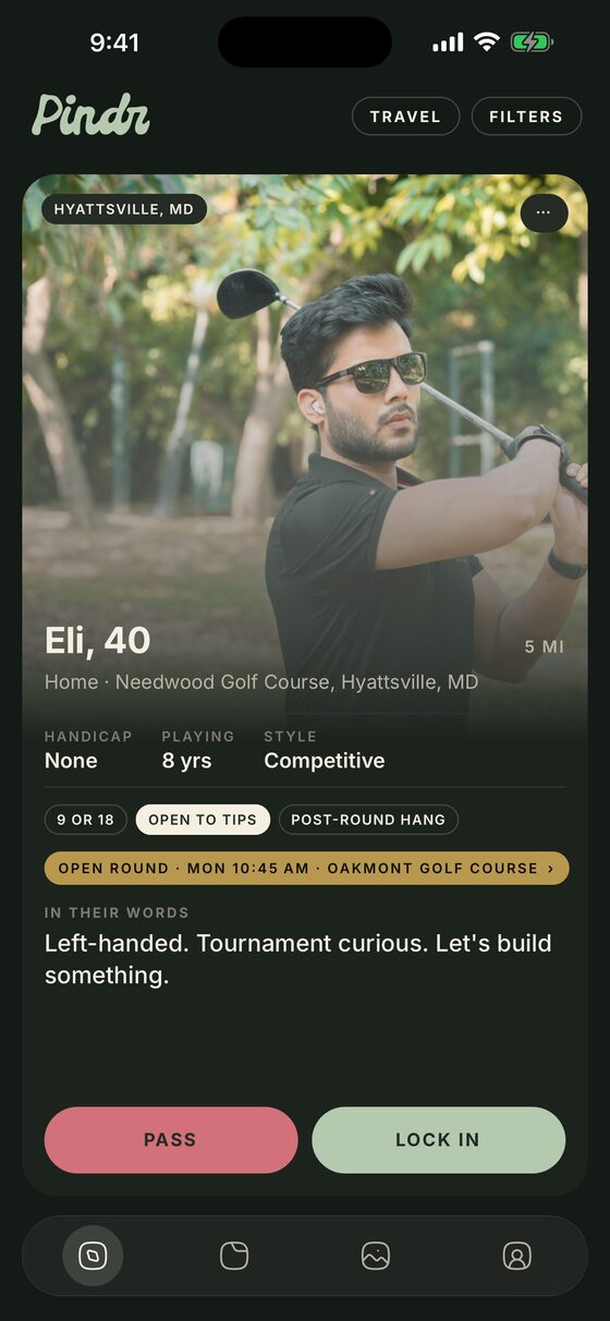 A Pindr profile card showing a golfer's handicap, years playing, style, and an open round at a nearby course.